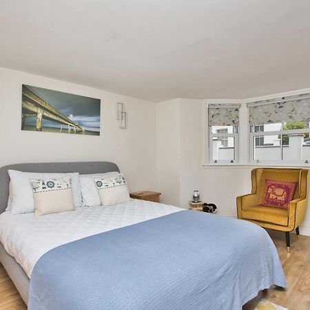 Spacious Seaside Escape In The Heart Of Deal, 4 Mins From The Beach Exterior photo