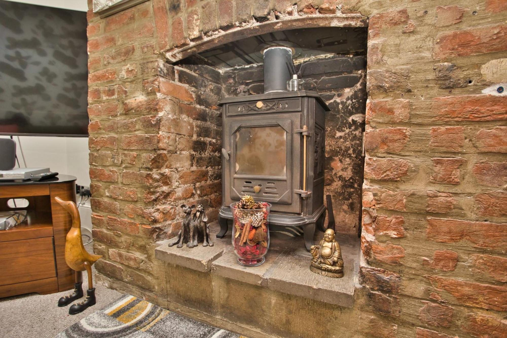 Spacious Seaside Escape In The Heart Of Deal, 4 Mins From The Beach Exterior photo